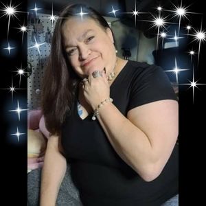 Meet your Posher, Lorie